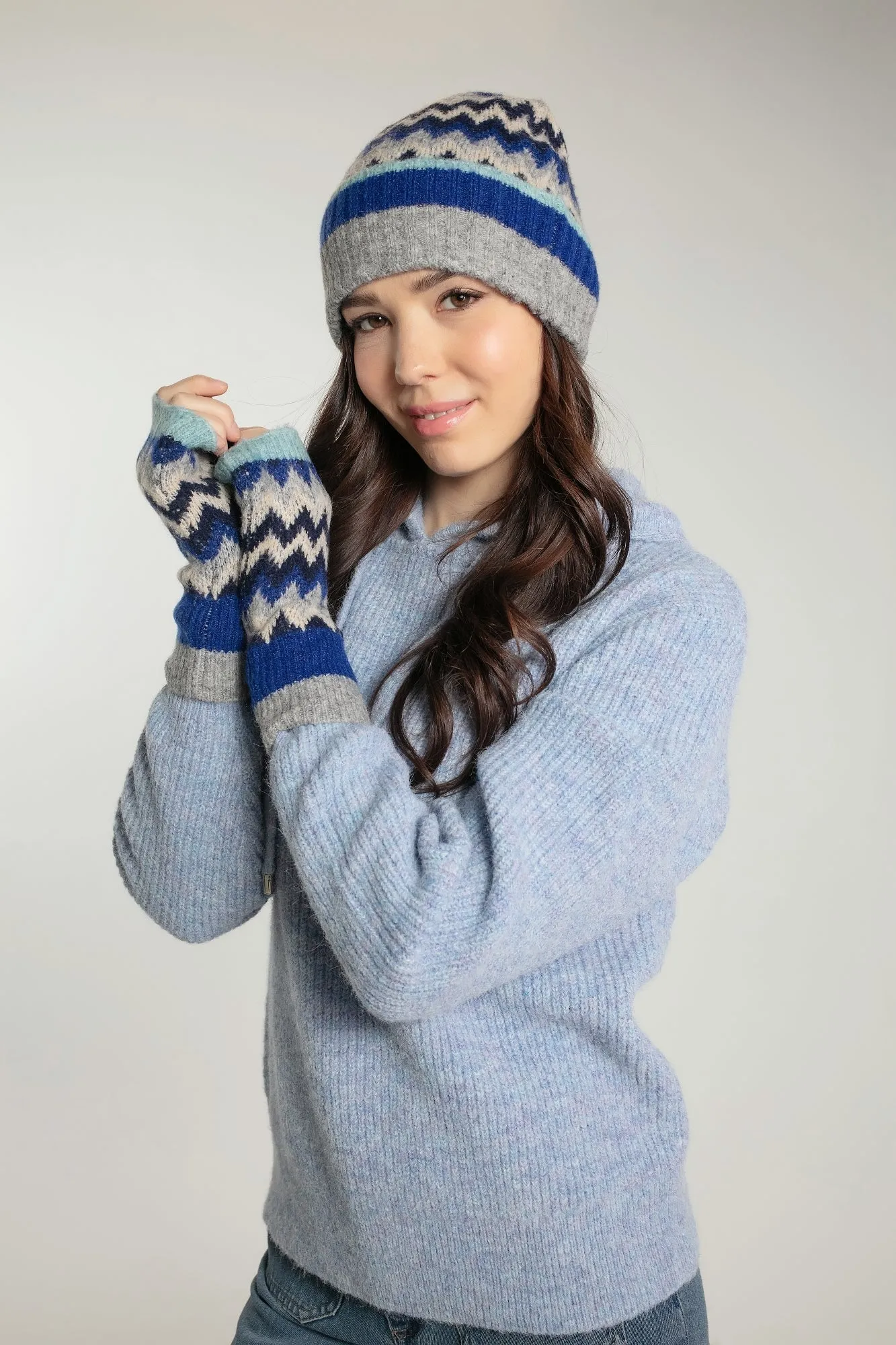 DORA CHEVRON WRIST WARMER IN NAVY MIX