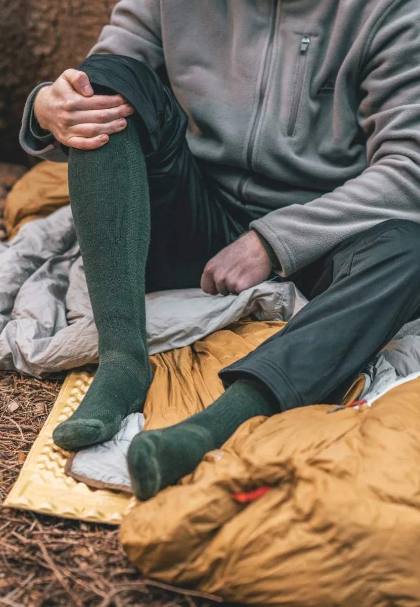 KNEE-HIGH MERINO HIKING SOCKS