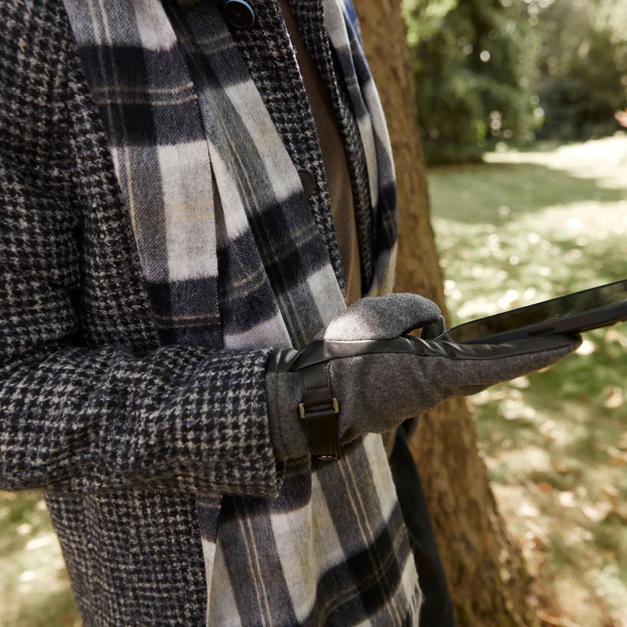 Men’s Touchscreen Lined Flannel and Leather Gloves